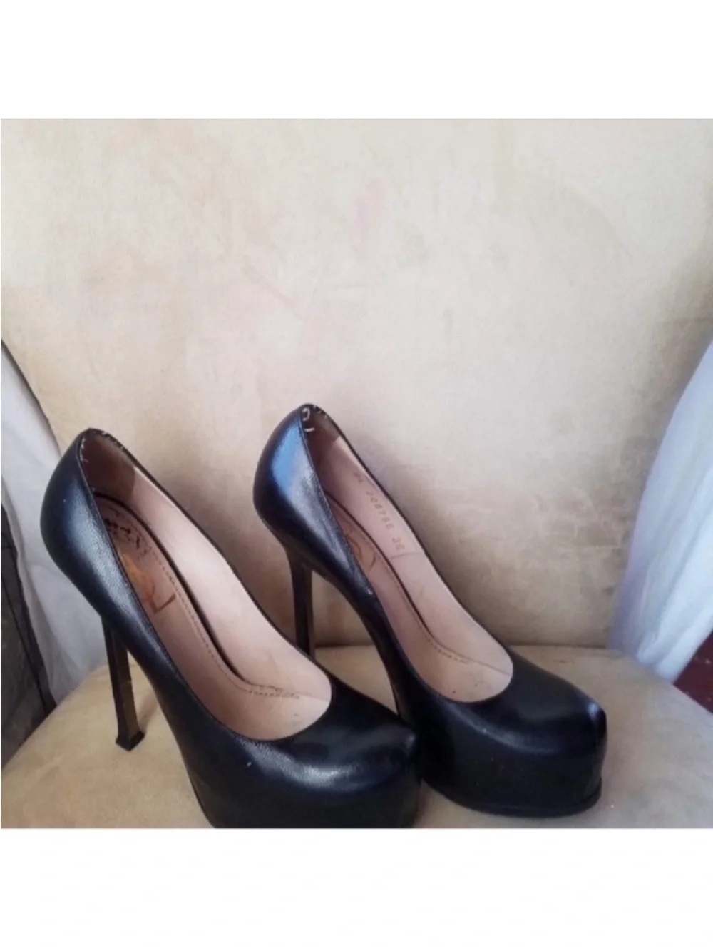 Yves Saint Laurent Black Leather Round-Toe Pumps - Picture 6 of 9